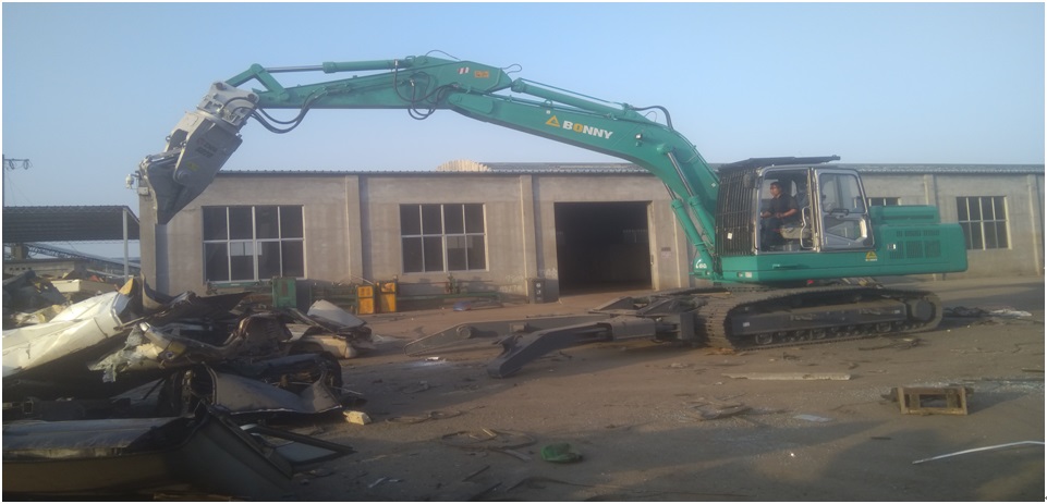 報(bào)廢汽車拆解機(jī)，電動(dòng)報(bào)廢汽車拆解機(jī).jpg