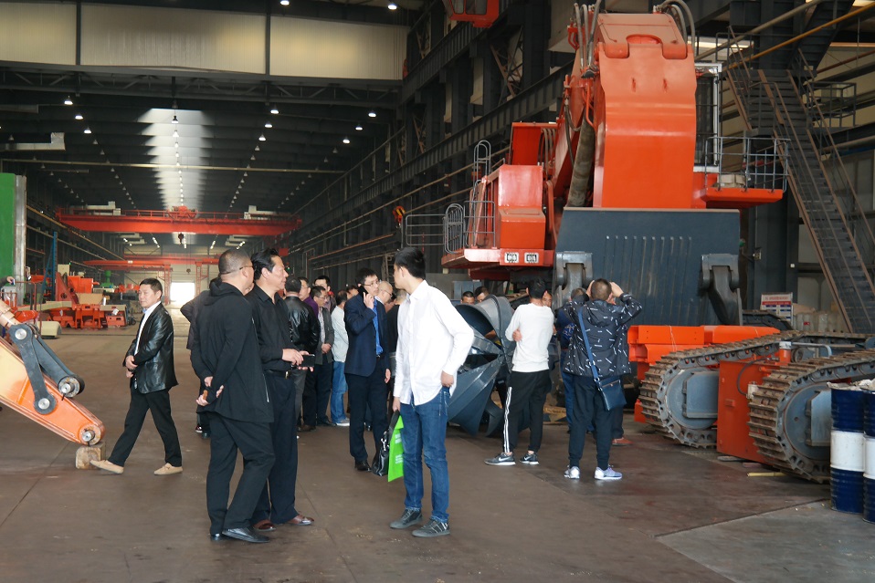 抓鋼機(jī)，電動(dòng)抓鋼機(jī).jpg