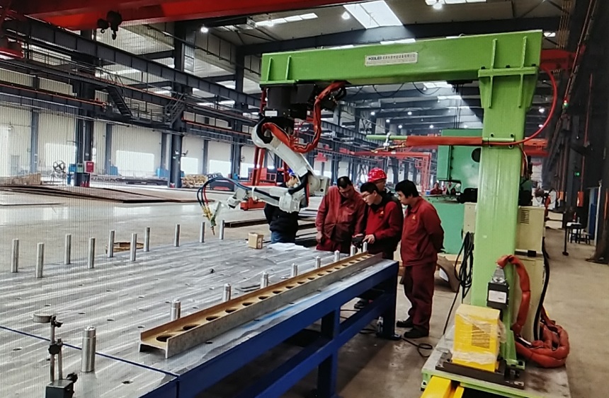 挖掘機(jī)、抓料機(jī)、抓鋼機(jī)、報廢汽車拆解機(jī)等系列產(chǎn)品加工機(jī)器人工作站