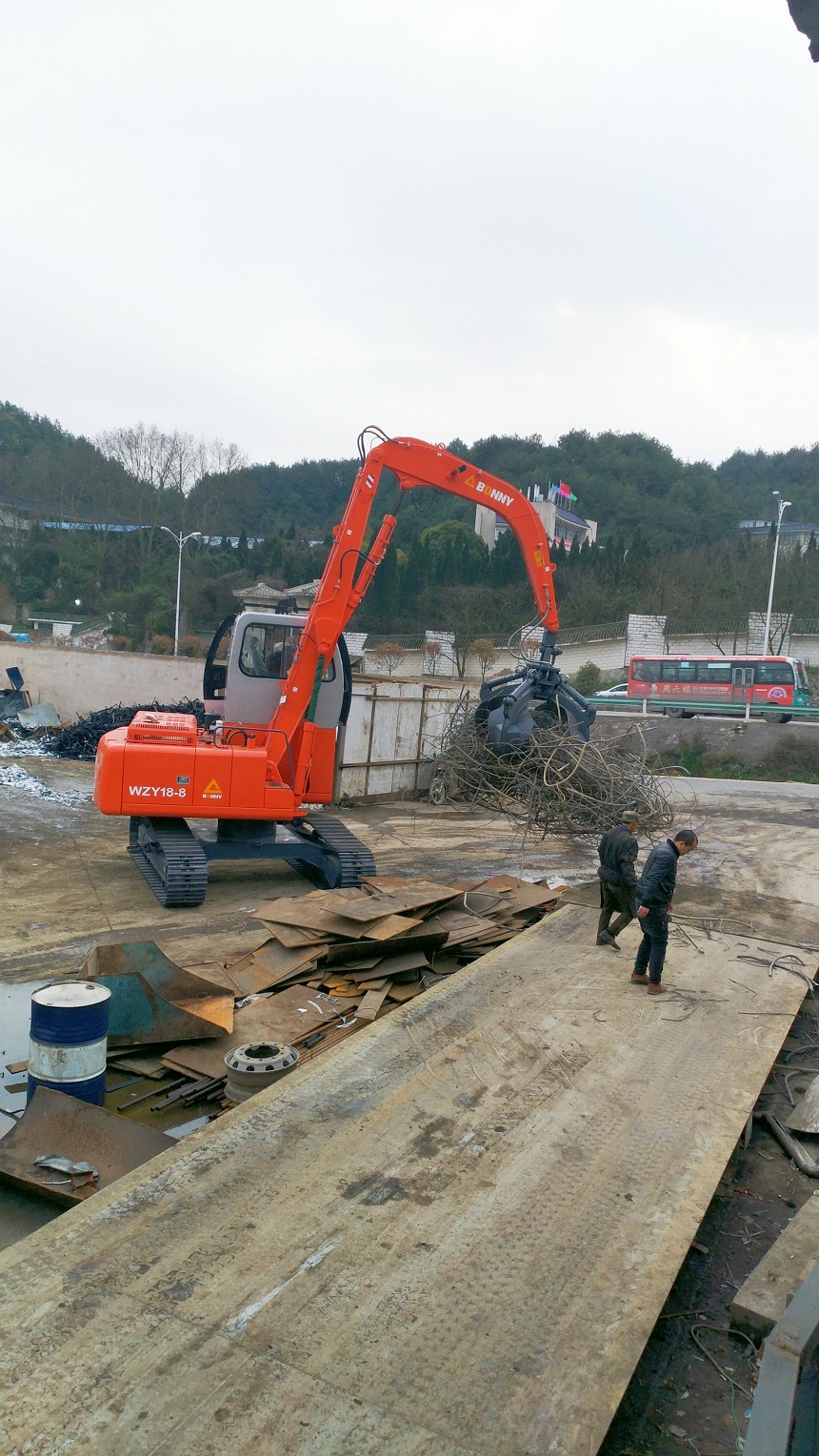 抓鋼機(jī).jpg 抓鋼機(jī).jpg