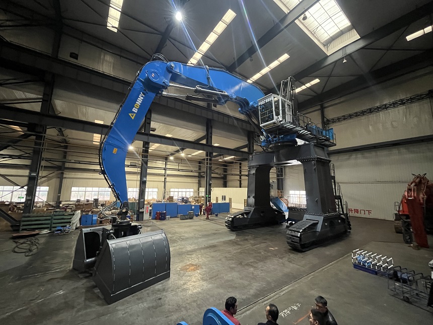 門座式抓料機.jpg 門座式抓料機.jpg