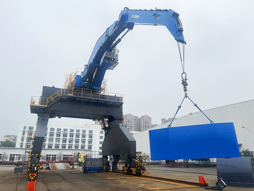 抓料機(jī).jpg 抓料機(jī).jpg